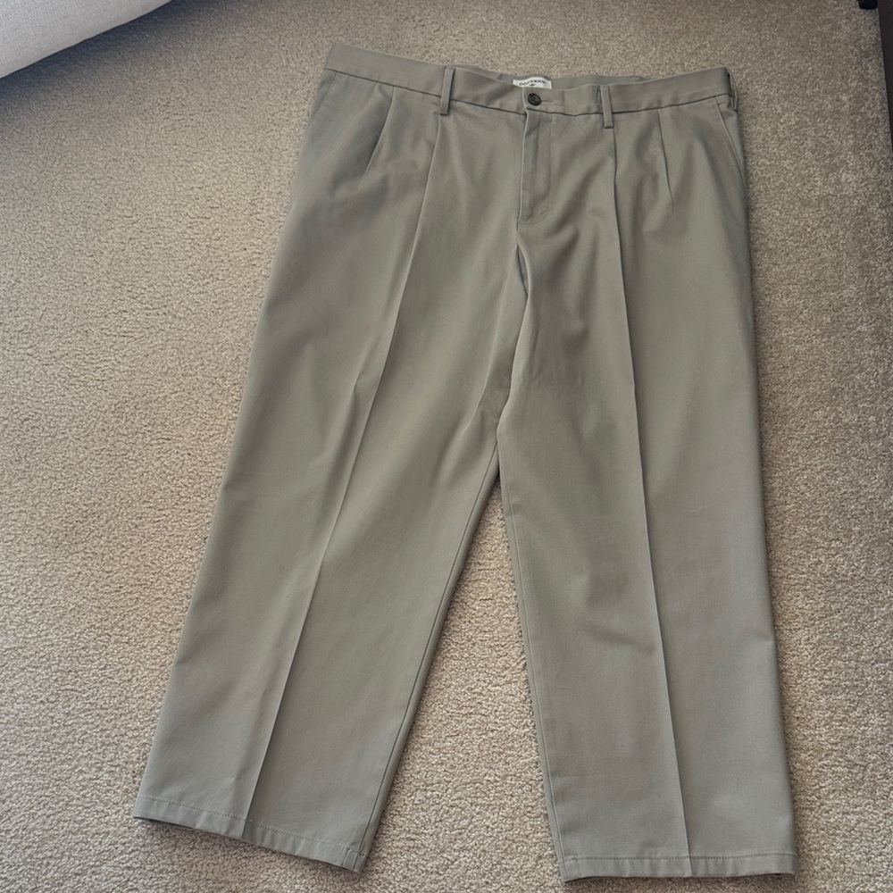 Dockers Men's Olive Chinos